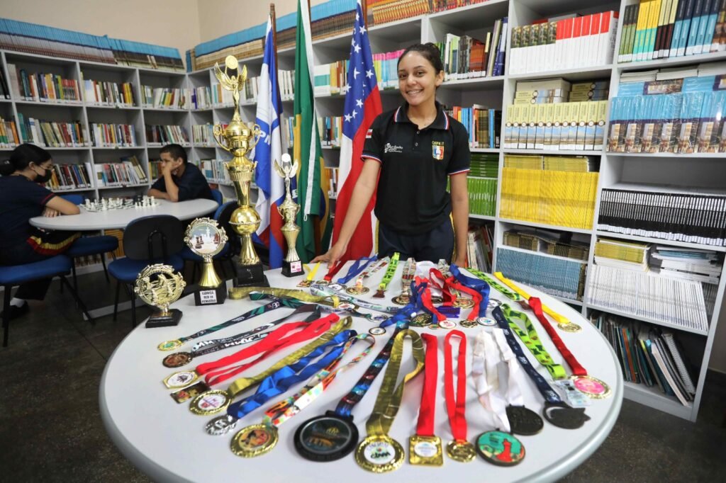Alunos da rede estadual se preparam para o Campeonato Brasileiro de Xadrez  - Rádio e TV Encontro das Águas