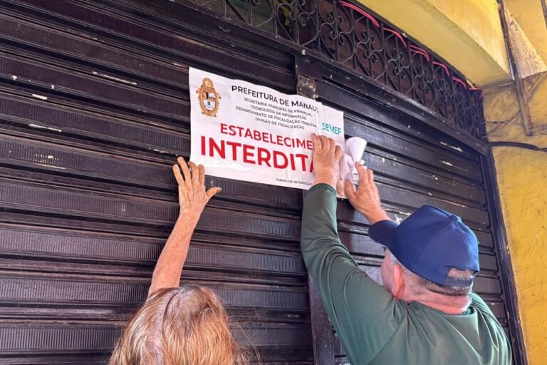 Sucataria que funcionava como bar é interditada no Centro de Manaus durante Central Integrada de Fiscalização