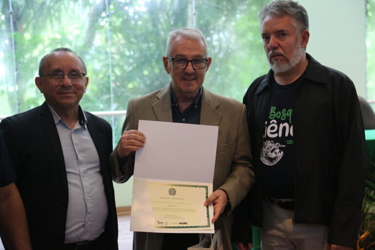 Presidente do Sistema Encontro das Águas é homenageado durante os 31 anos do Bosque da Ciência, em Manaus