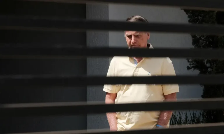 Bolsonaro pede ao STF anulação de condenação