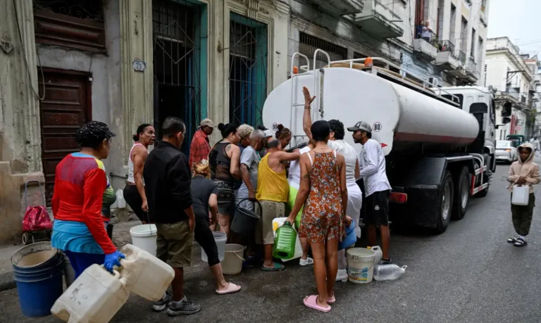 EUA oferecem US$ 100 milhões a Cuba e Havana reage com críticas