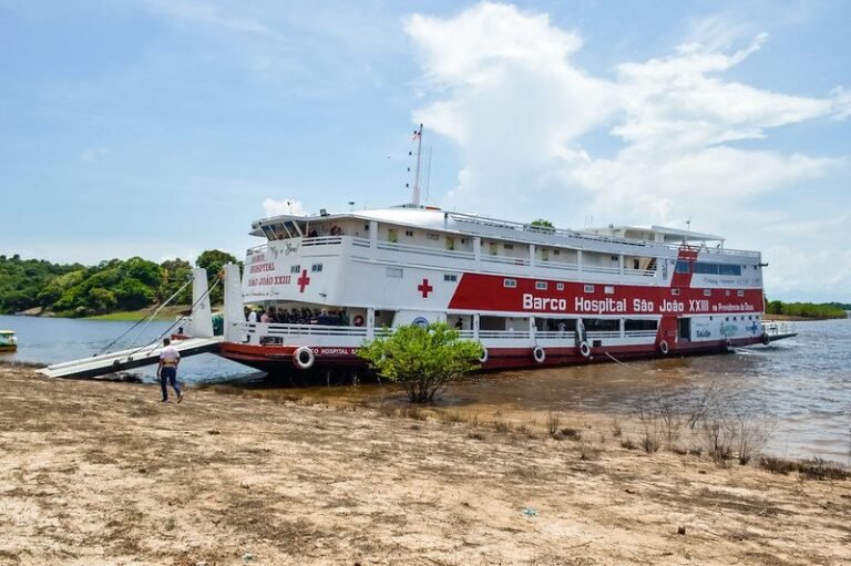 Barco Hospital inicia atendimentos em Alvarães