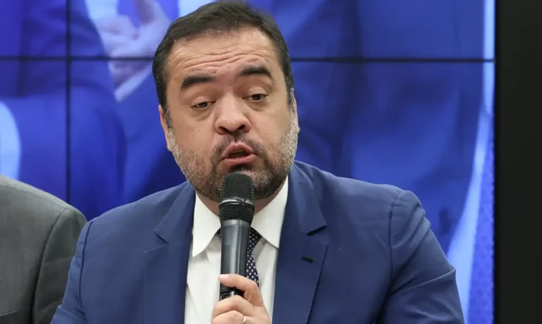 Operação Sem Refino tem busca e apreensão contra Claudio Castro