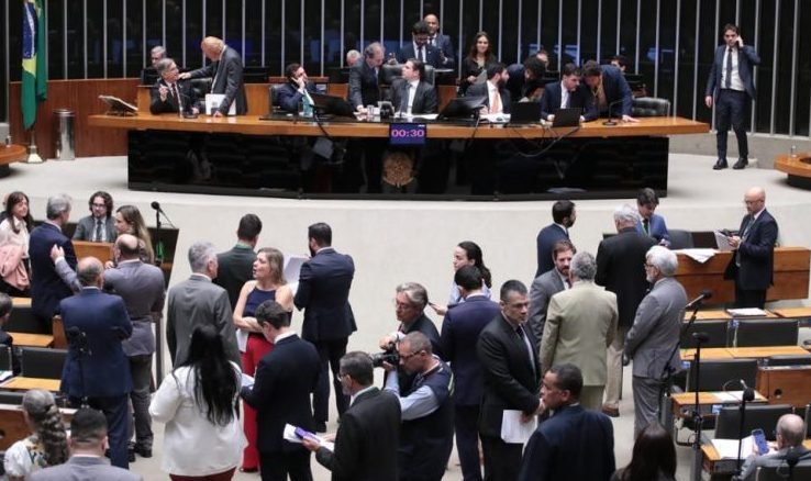 Câmara aprova novo método de reajuste do piso salarial dos professores