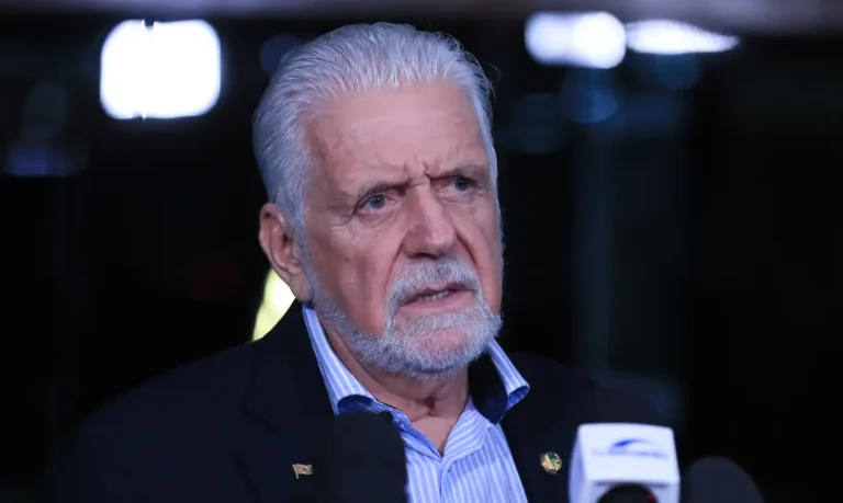 PF aponta vantagens a Jaques Wagner; senador nega