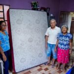 Moradores de Itacoatiara denunciam golpe envolvendo venda de colchões de R$ 5 mil