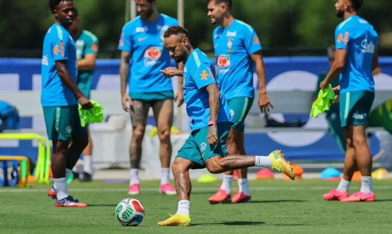 Seleção treina sob forte calor antes de enfrentar Noruega