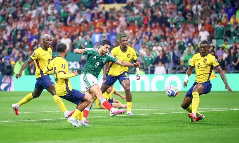 México domina o Equador, vence por 2 a 0 e garante vaga nas oitavas da Copa